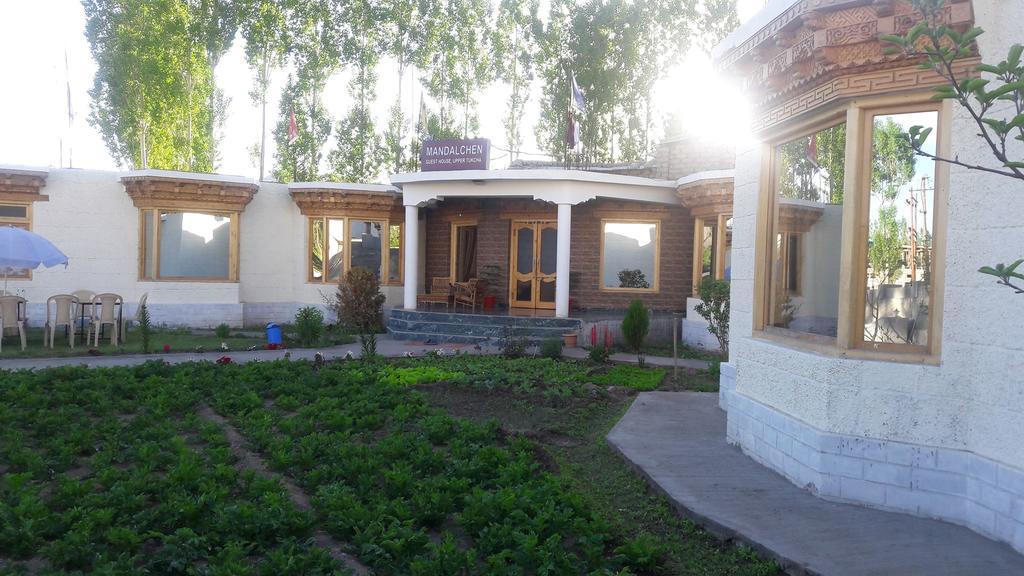 Hotel Mandalchan Лех Екстериор снимка