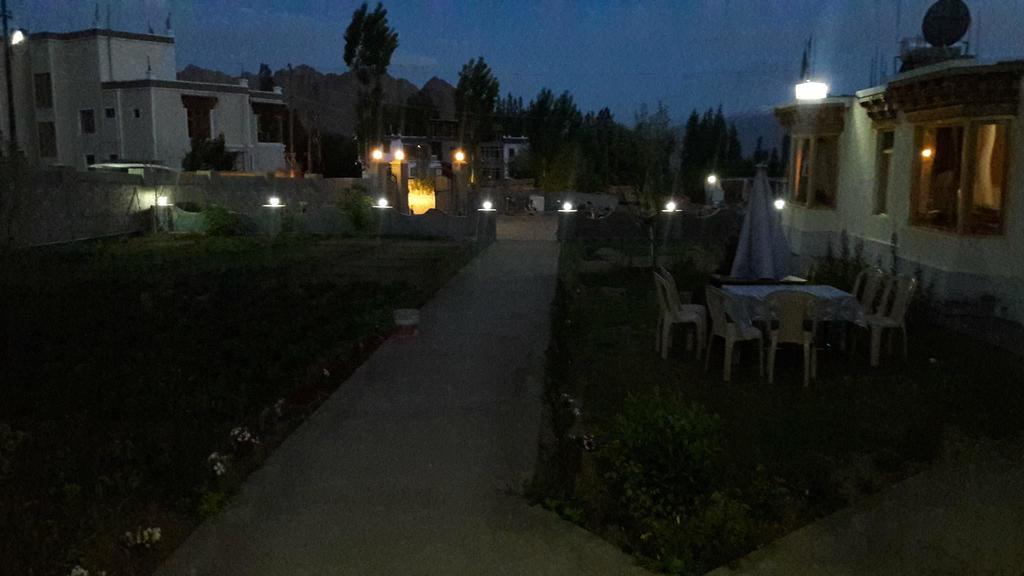 Hotel Mandalchan Лех Екстериор снимка