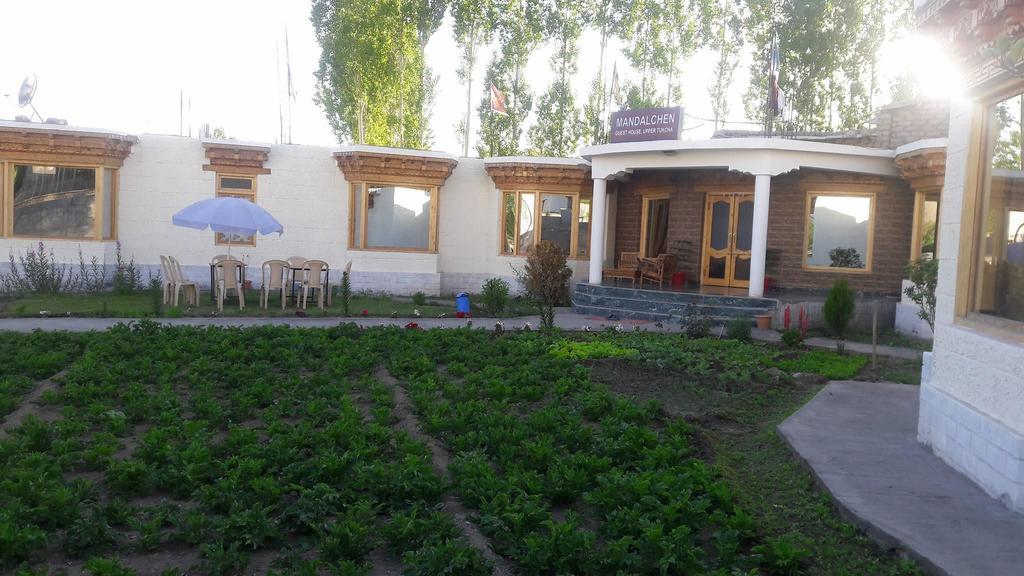 Hotel Mandalchan Лех Екстериор снимка